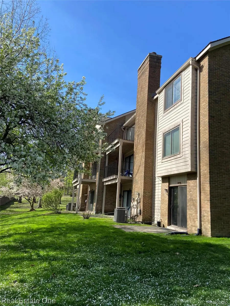 6463 Maple Hills Lane, Bloomfield, MI 48301 - #3