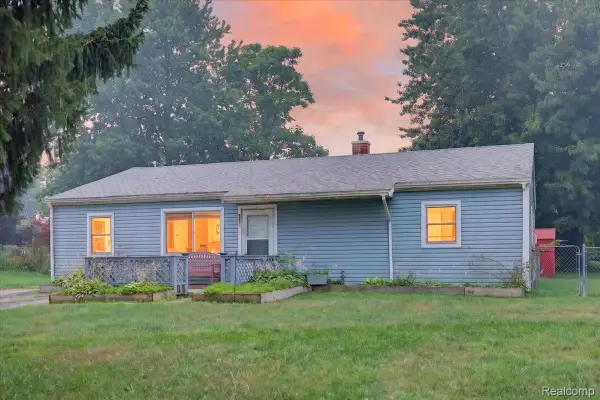3872 Queensbury Road, LakeOrion, MI 48359