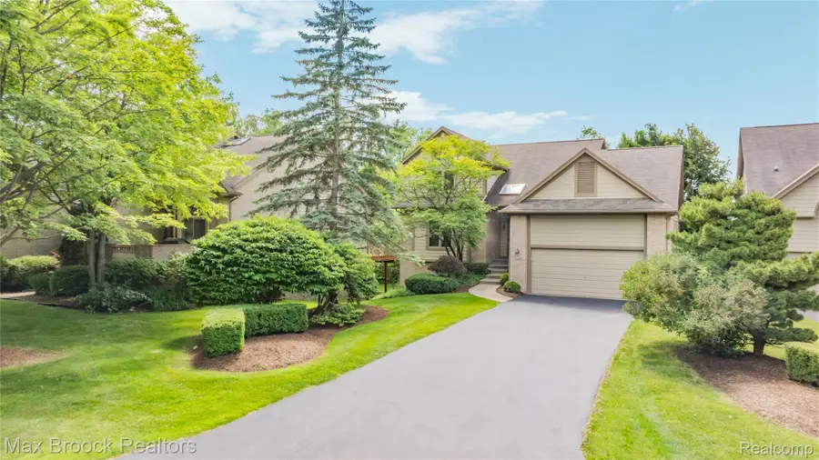 4860 Lagoons Circle, West Bloomfield, MI 48323 - #3