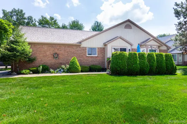 46910 Country Lane #12, Macomb, MI 48044
