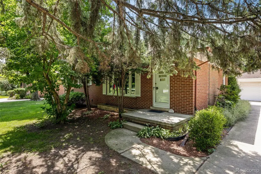 20432 Meridian Road, Grosse Ile, MI 48138 - #2