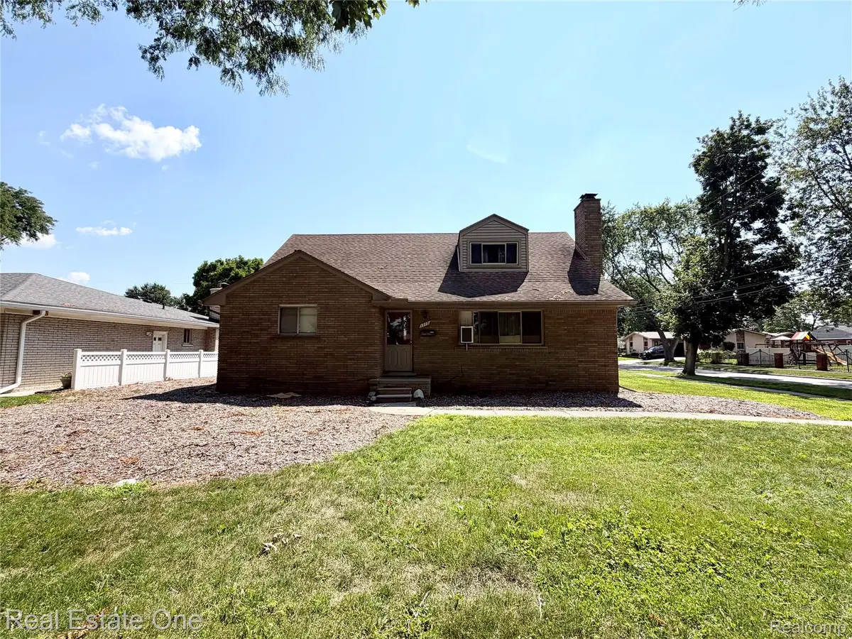 1712 N Evangeline Street, Dearborn Heights, MI 48127 - #1