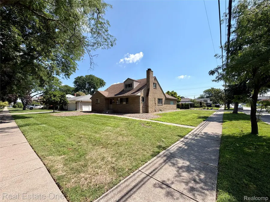 1712 N Evangeline Street, Dearborn Heights, MI 48127 - #3