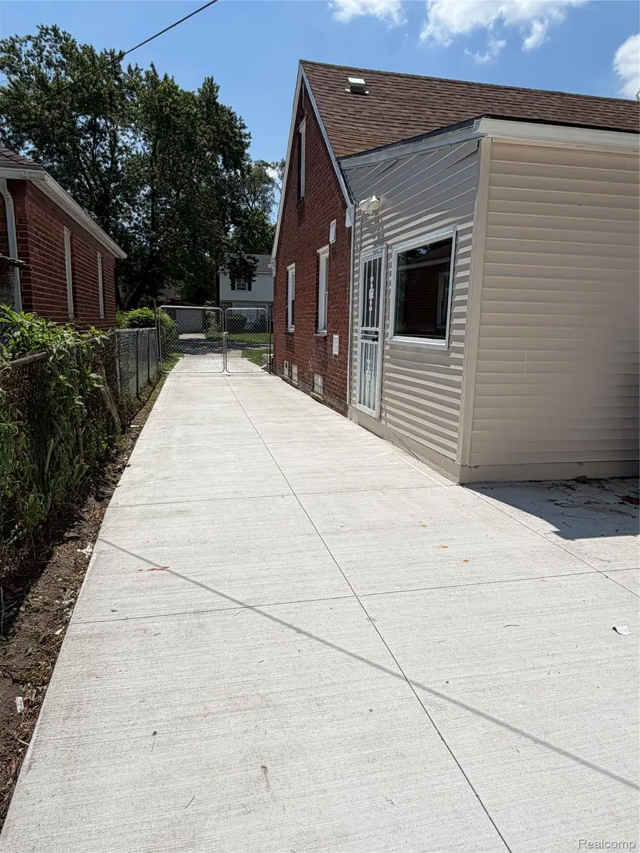 13118 Pembroke Avenue, Detroit, MI 48235 - #3