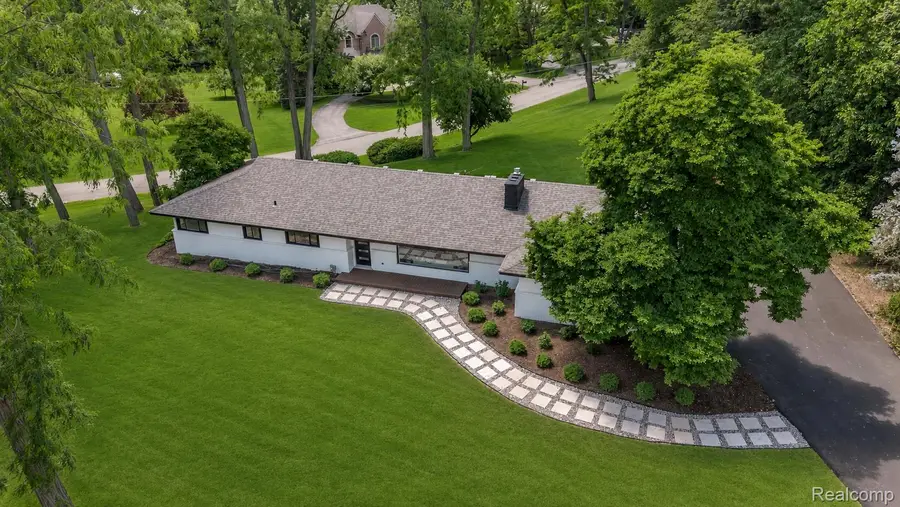2129 Long Lake Shore Drive, West Bloomfield, MI 48323 - #2