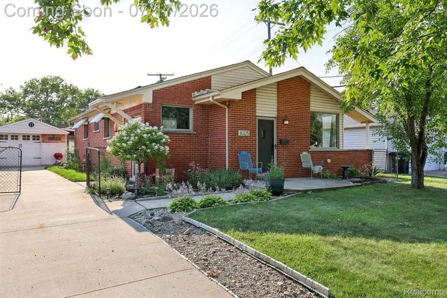 8325 N Hubbard Street, Westland, MI 48185 - #2