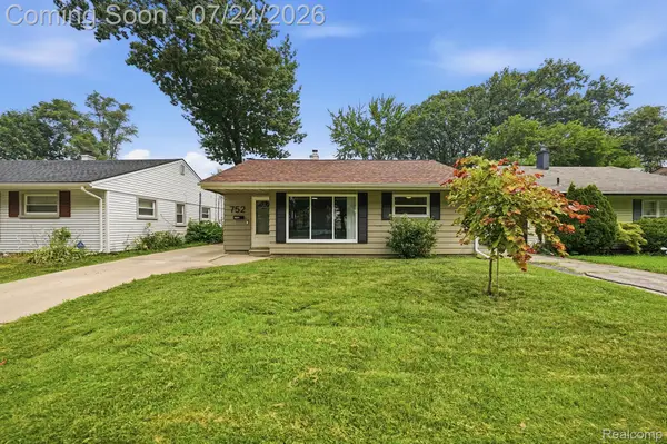 752 W Mapledale Avenue, HazelPark, MI 48030