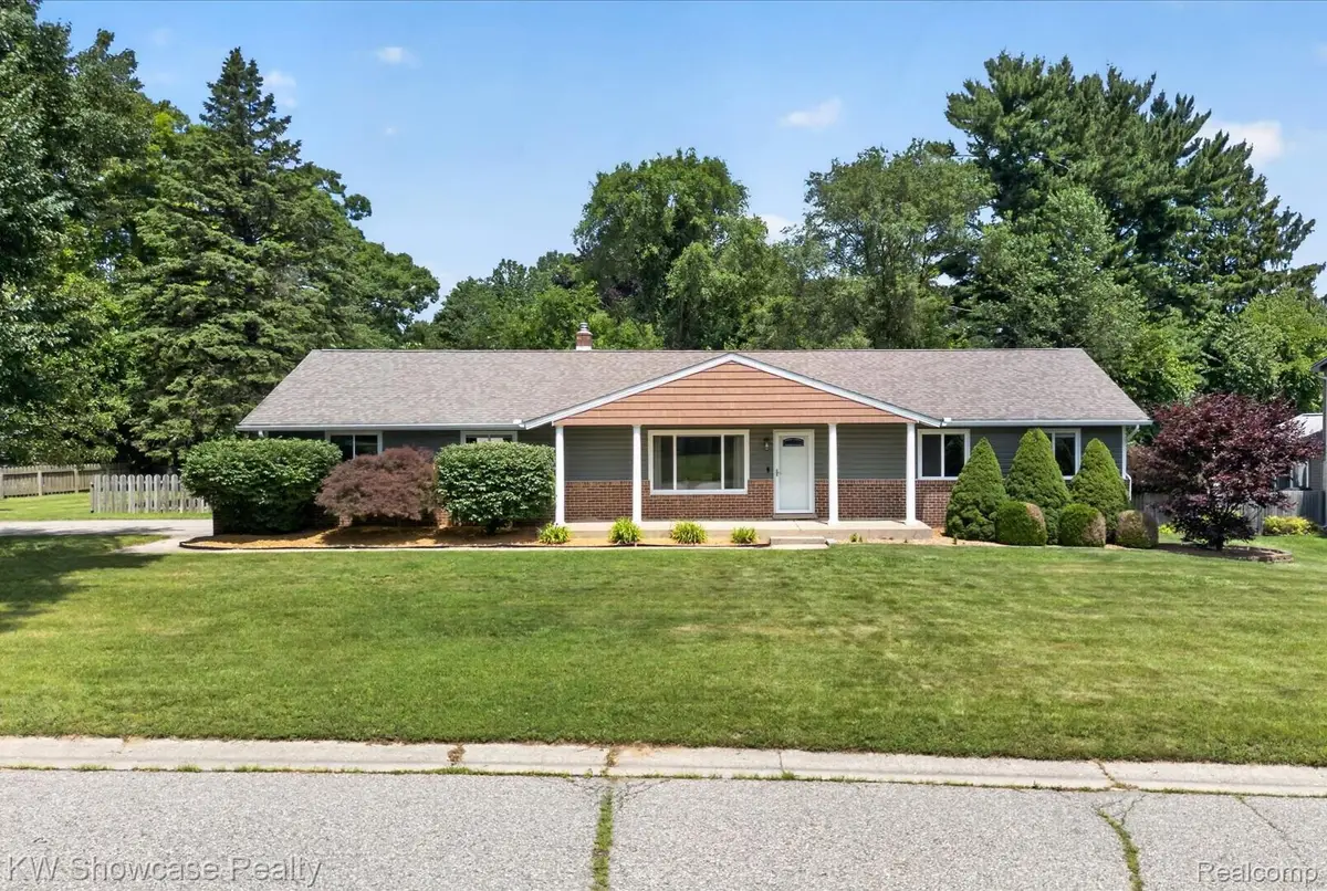 11498 Fox N Hounds Drive, White Lake, MI 48386 - #1