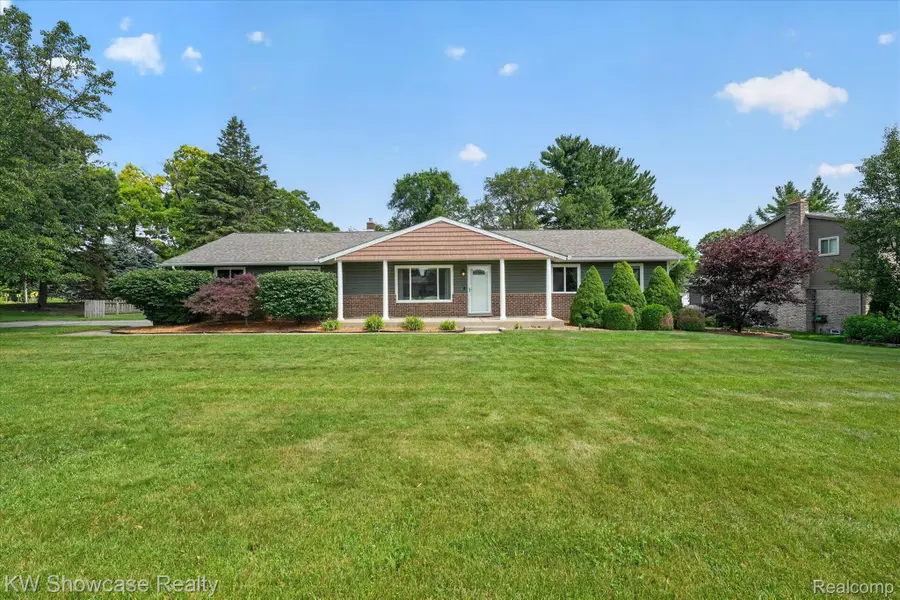 11498 Fox N Hounds Drive, White Lake, MI 48386 - #3
