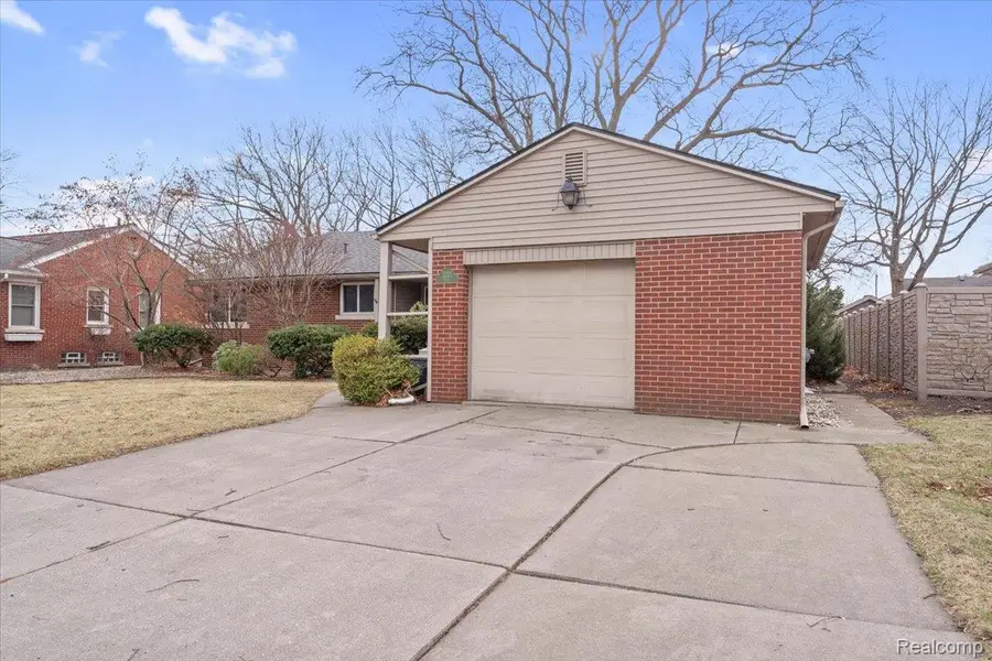 2221 Davis Street, Wyandotte, MI 48192 - #2