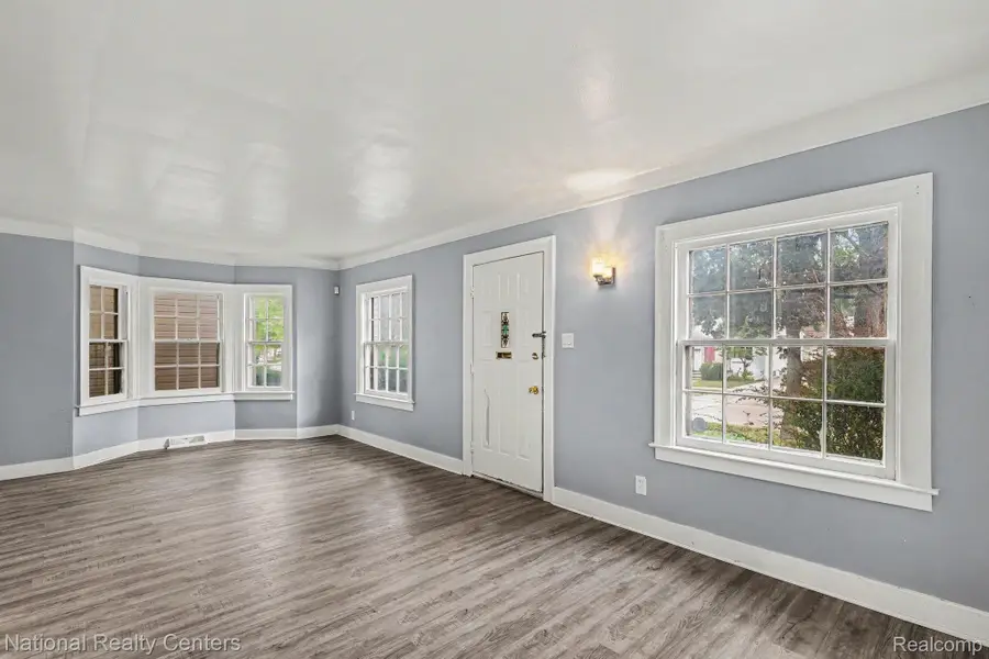 1981 Roslyn Road, Grosse Pointe Woods, MI 48236 - #2