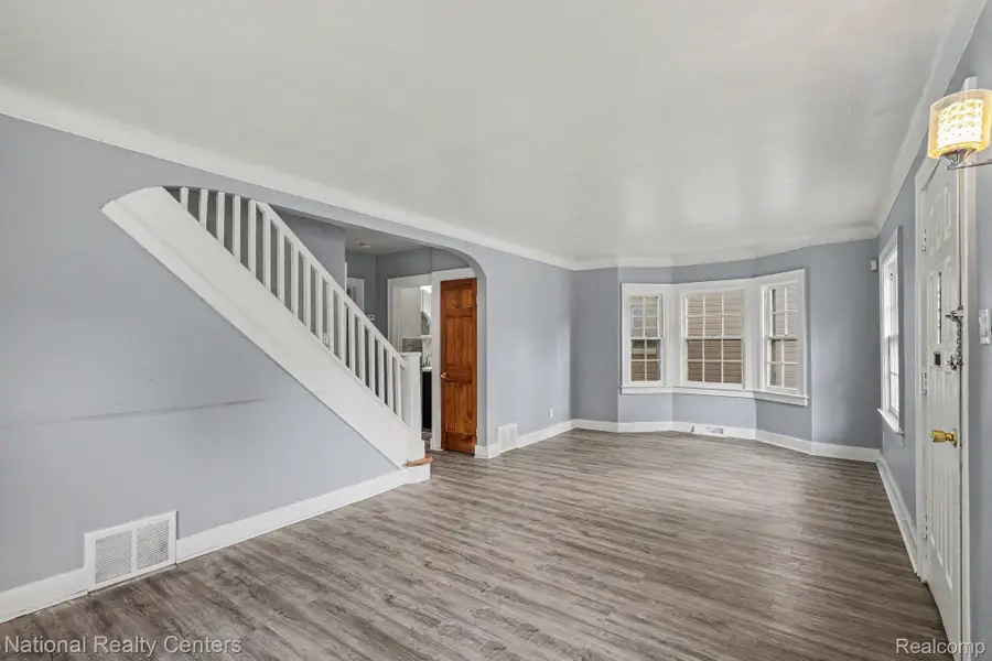 1981 Roslyn Road, Grosse Pointe Woods, MI 48236 - #3
