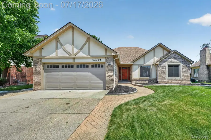 43798 Columbia Drive, Clinton, MI 48038 - #2