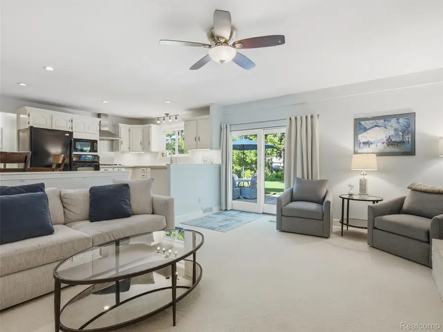 6229 Sandshores Drive, Troy, MI 48085 - #3