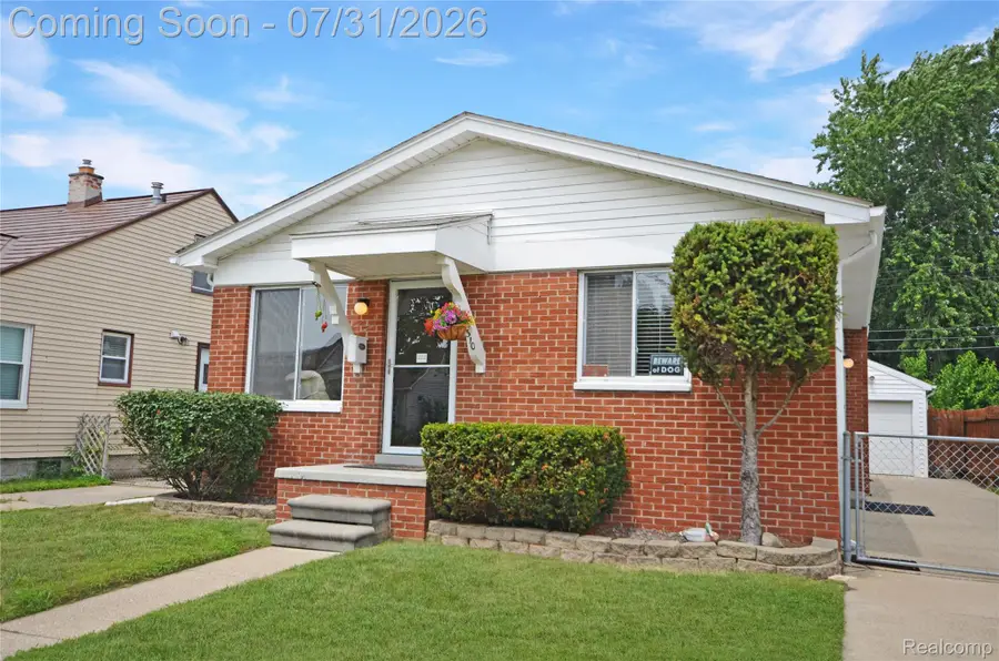 310 W Sonoma Avenue, Hazel Park, MI 48030 - #3