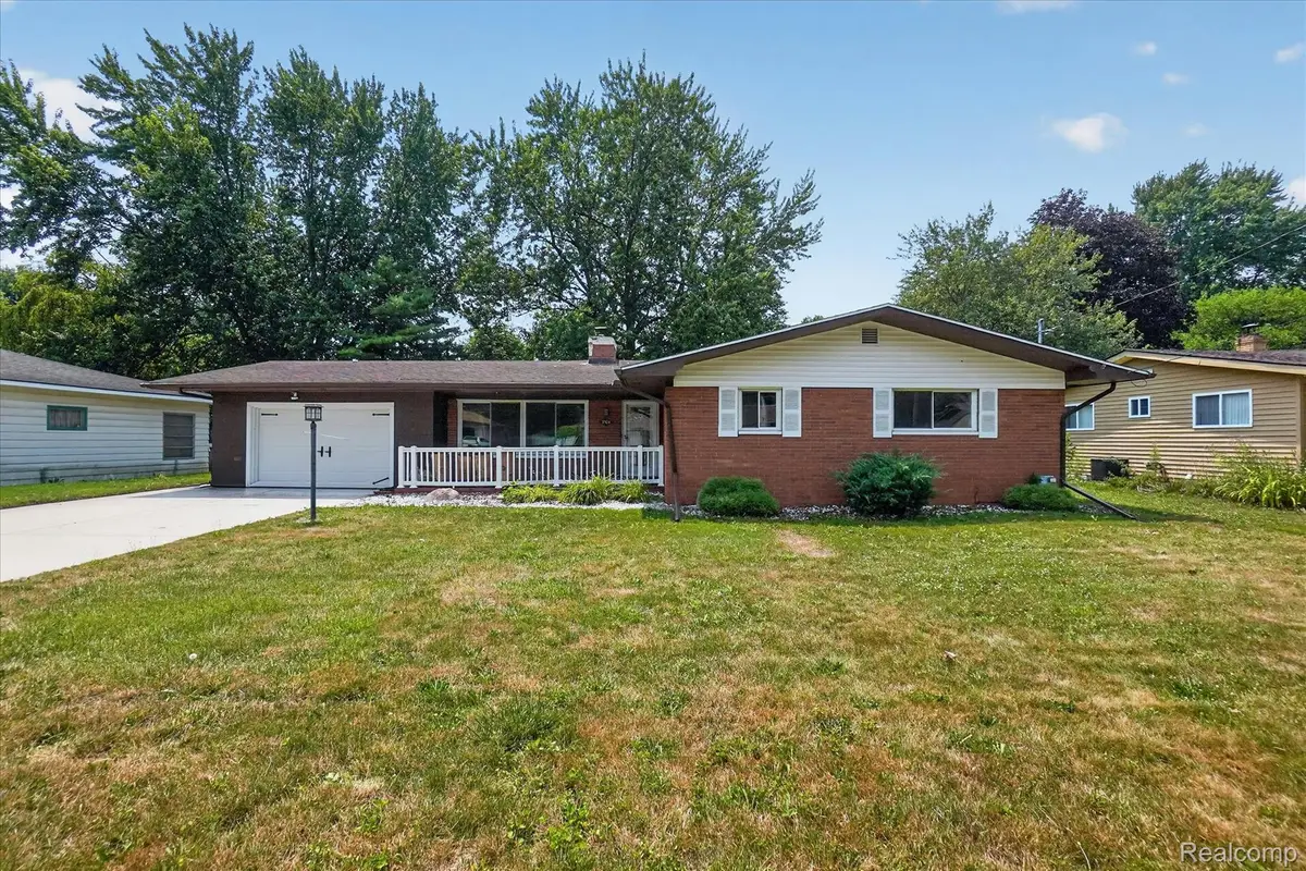 3504 Creekwood Drive, Saginaw, MI 48601 - #1