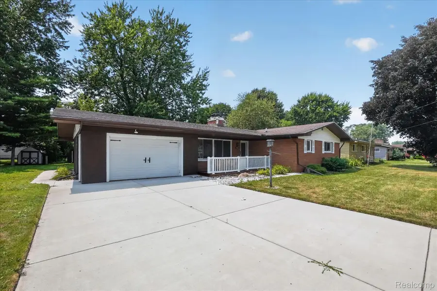 3504 Creekwood Drive, Saginaw, MI 48601 - #2