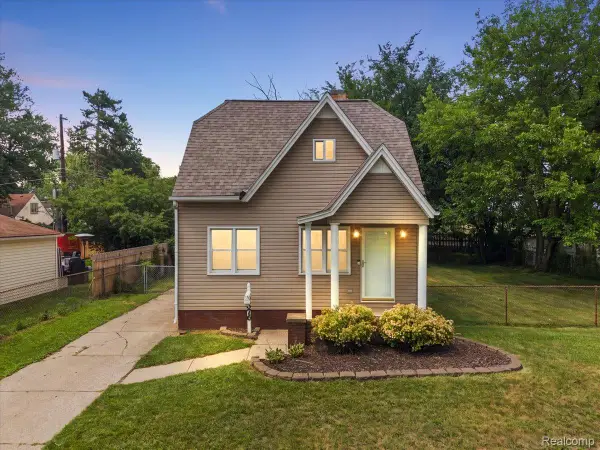 676 W Coy Avenue, HazelPark, MI 48030