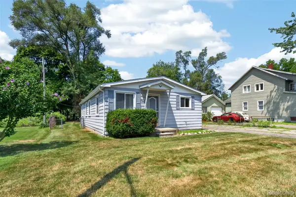 2340 Hester Court, KeegoHarbor, MI 48320