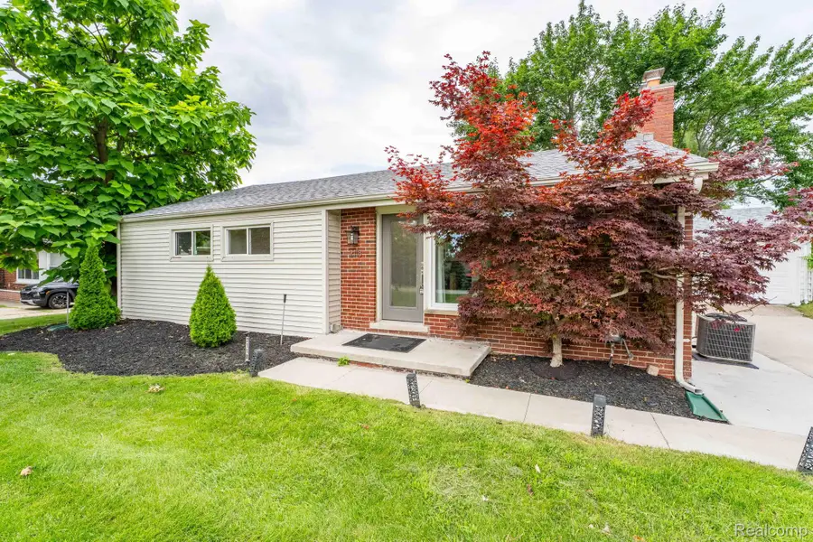 2118 Middlebelt Road, West Bloomfield, MI 48324 - #3