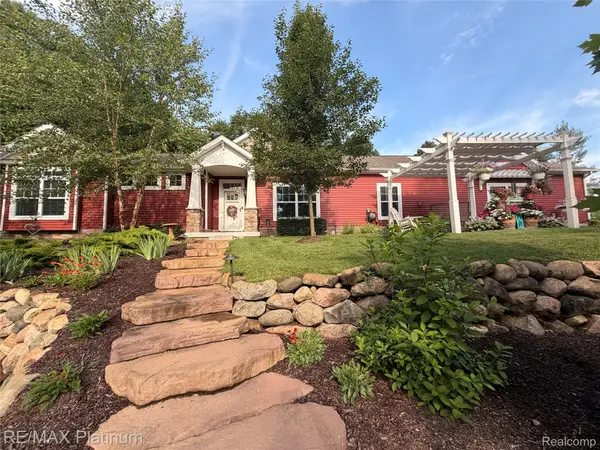 2676 Crooked Lake Road, Howell, MI 48843