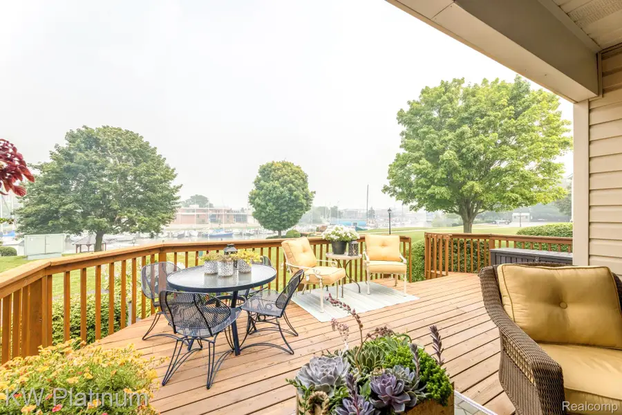 819 E Pointe, Port Huron, MI 48060 - #2