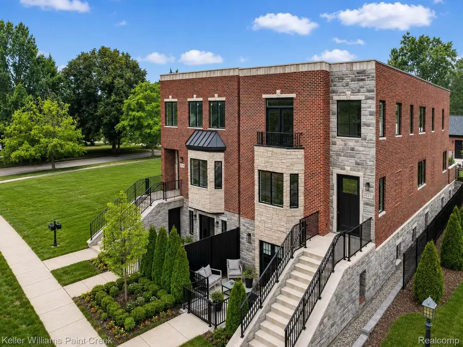 1221 N Main Street, Rochester, MI 48307 - #2