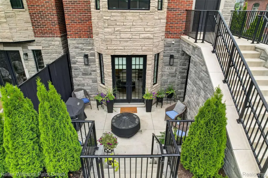1221 N Main Street, Rochester, MI 48307 - #3