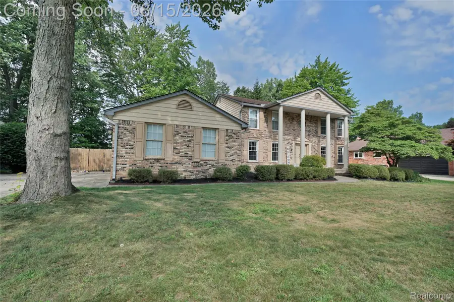 54359 Algonquin Drive, Utica, MI 48315 - #2
