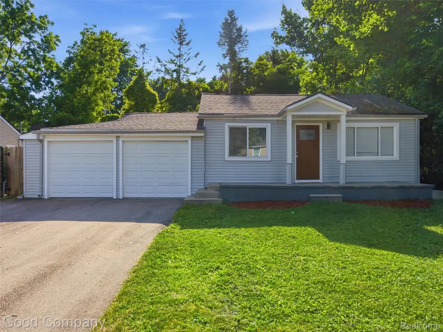 4030 Manitoba Street, Auburn Hills, MI 48326 - #2