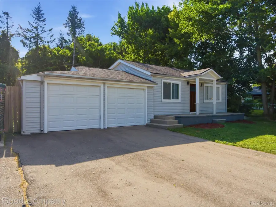 4030 Manitoba Street, Auburn Hills, MI 48326 - #3