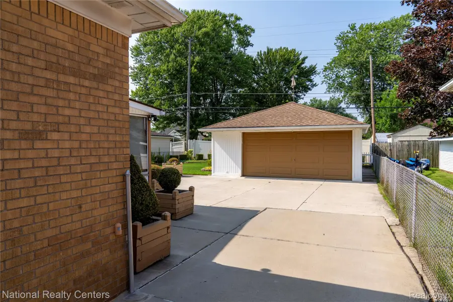 22635 Lincoln Street, Saint Clair Shores, MI 48082 - #2