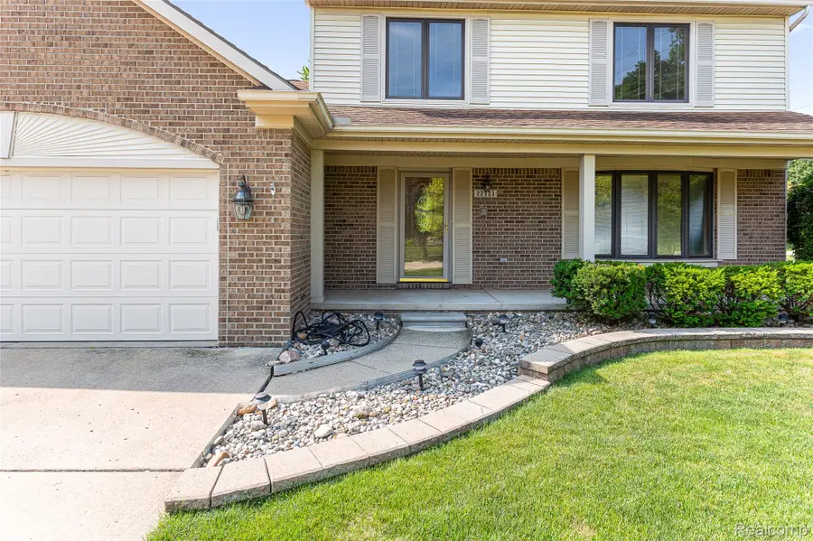 22333 Crestwood Street, Trenton, MI 48183 - #2