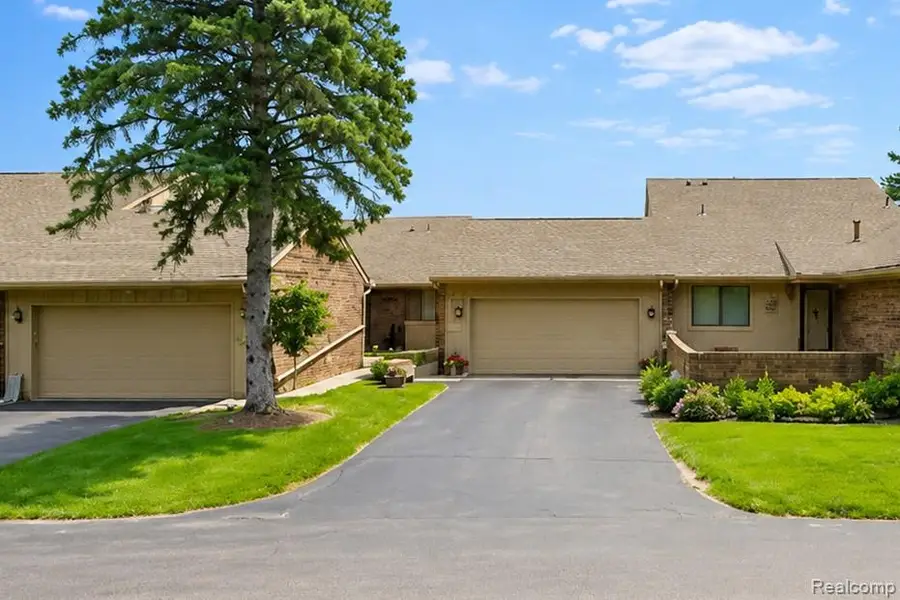 35457 Heritage Court, Farmington, MI 48335 - #2