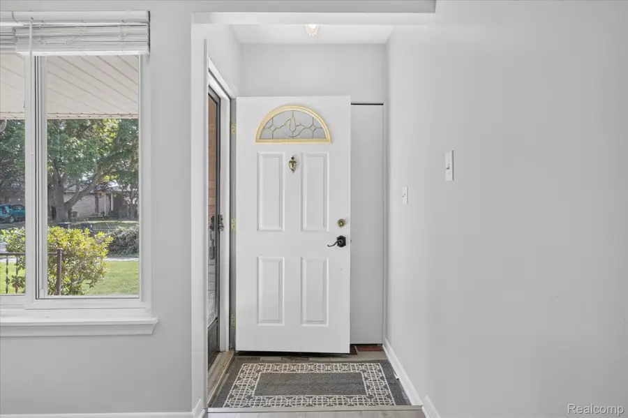 15109 Susanna Street Street Sw, Livonia, MI 48154 - #2