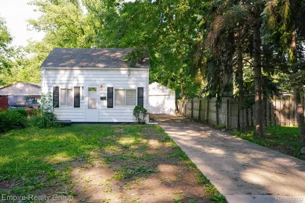 5113 Detroit, DearbornHeights, MI 48125
