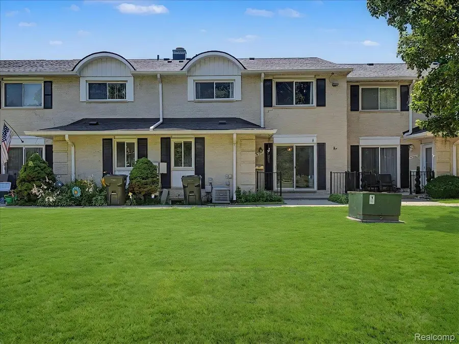 41957 Utica Road, Sterling Heights, MI 48313 - #2