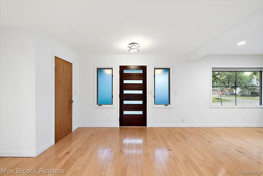 16026 Lauderdale Avenue, Beverly Hills, MI 48025 - #3