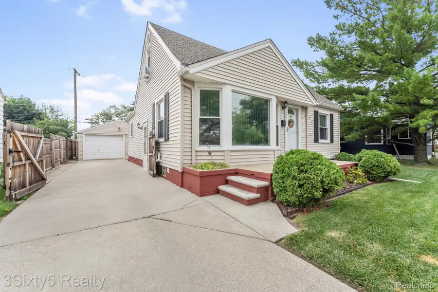 3675 17th Street, Wyandotte, MI 48192 - #2