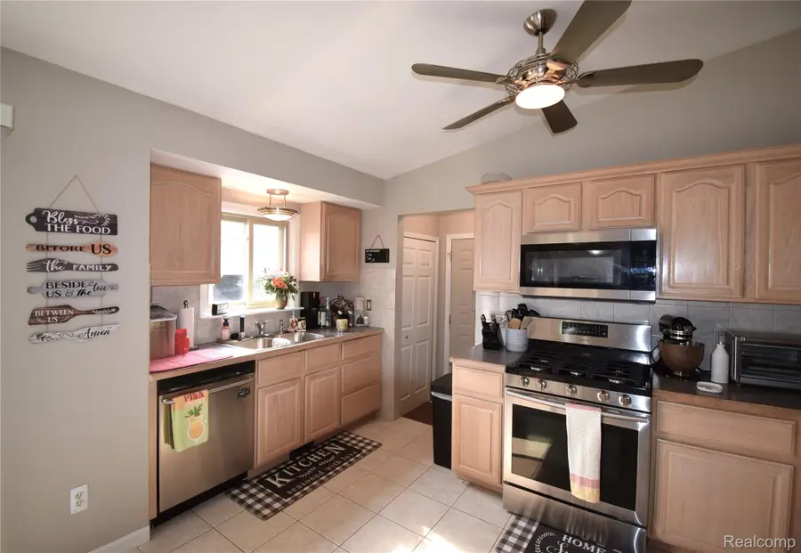 50380 Pembroke Drive, Chesterfield, MI 48047 - #3