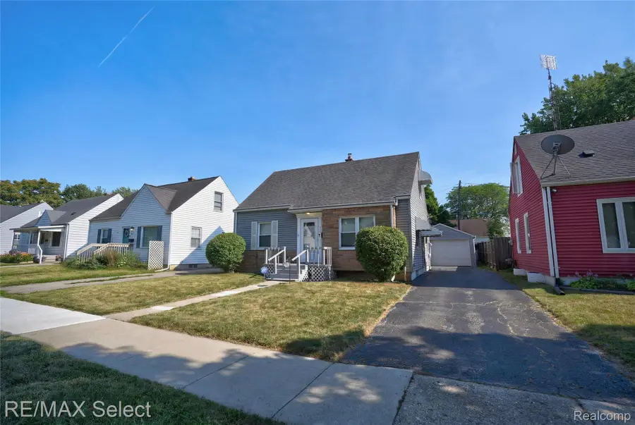 631 Alvord Avenue, Flint, MI 48507 - #2