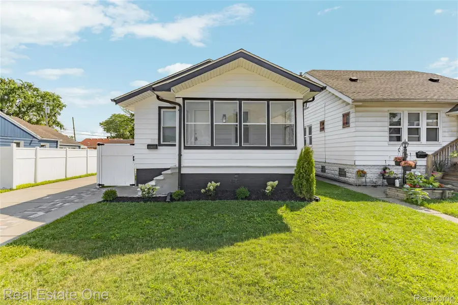 1539 Oconnor Avenue, Lincoln Park, MI 48146 - #2