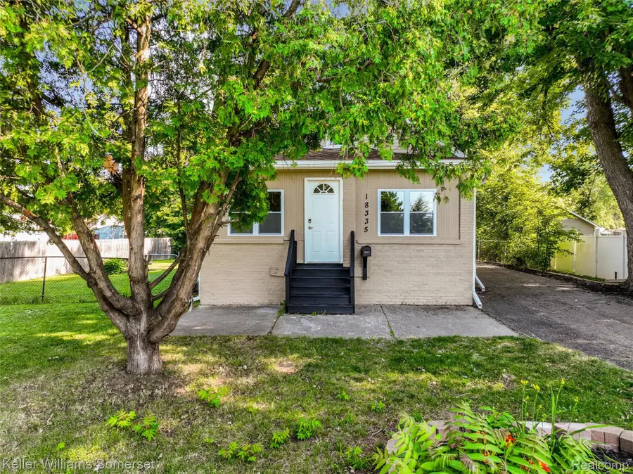 18335 E 11 Mile Road, Roseville, MI 48066 - #2