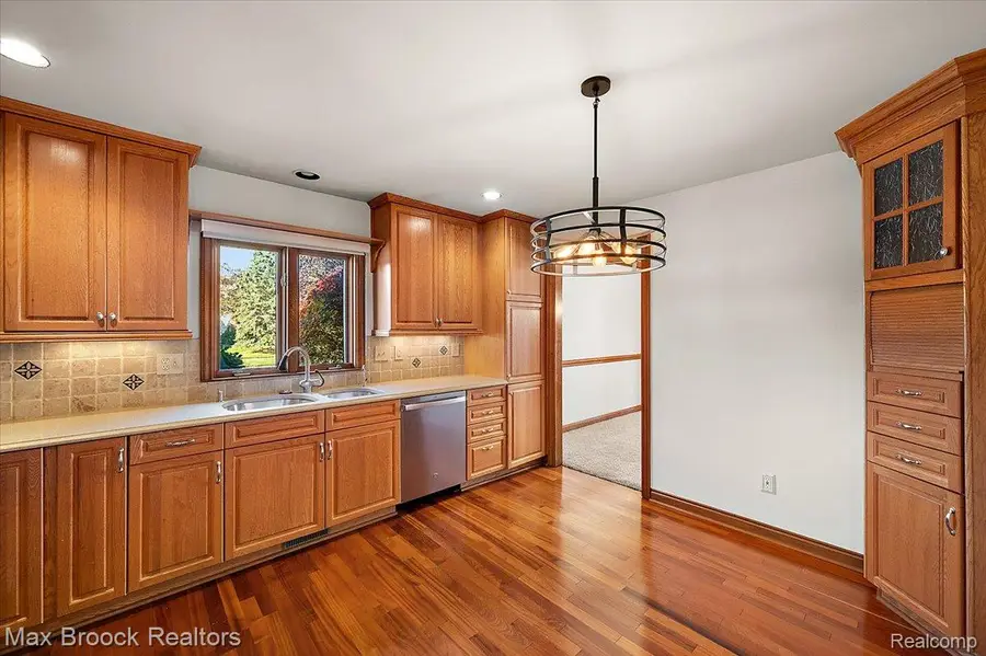 43909 Welland Drive, Clinton, MI 48038 - #3