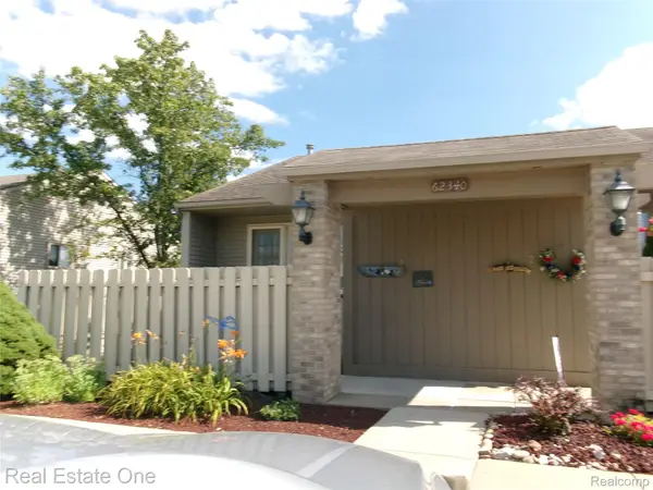 62340 Arlington Circle #1, SouthLyon, MI 48178