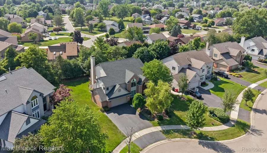 5101 Village Commons Drive, West Bloomfield, MI 48322 - #2