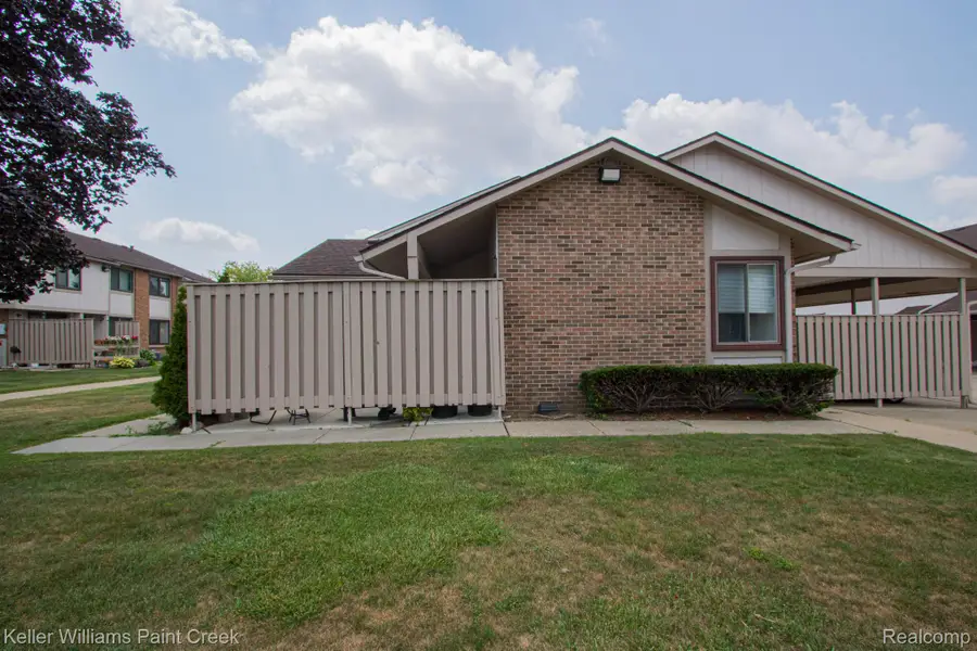 36028 Saint Ives Court, Clinton Township, MI 48035 - #2