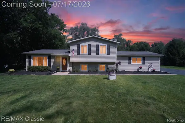 268 Peninsula Lake Drive, Highland, MI 48357