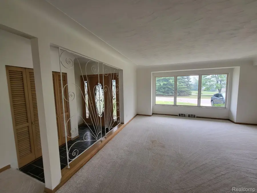 831 Sunnybeach Boulevard, White Lake, MI 48386 - #2