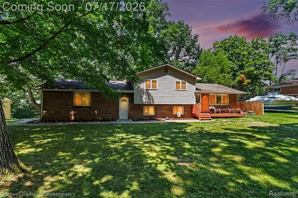 1304 Rinoco Circle, Waterford, MI 48327